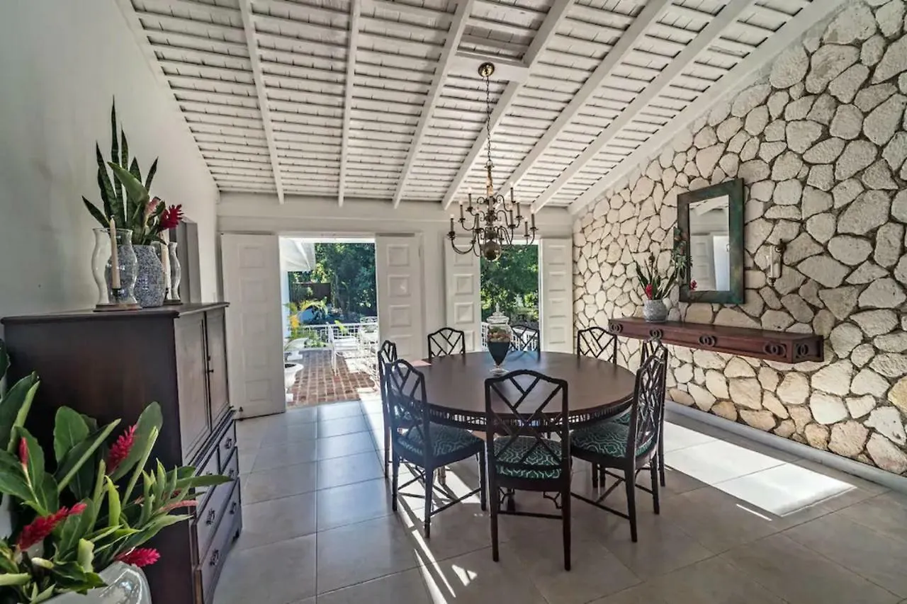 Magnificent 5-Bedroom Estate Villa, Sleeps 12 Montego Bay 0*,  Jamaïque